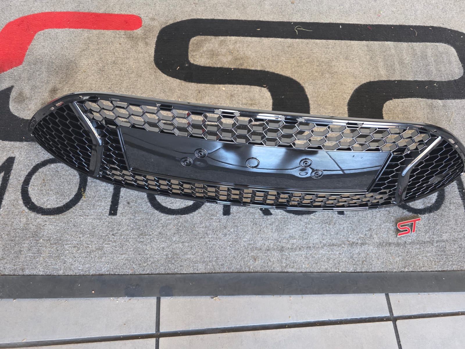 Ford Focus MK3 ST Grill Gloss Black